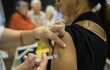 Vacina contra gripe será liberada para toda população na segunda