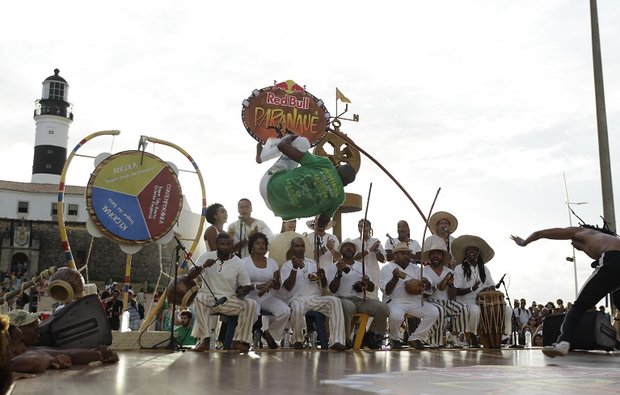 Capoeira movimento AU Red Bull Paranauê