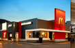 McDonald's lança coleção especial de roupas com estampas de seus produtos; veja